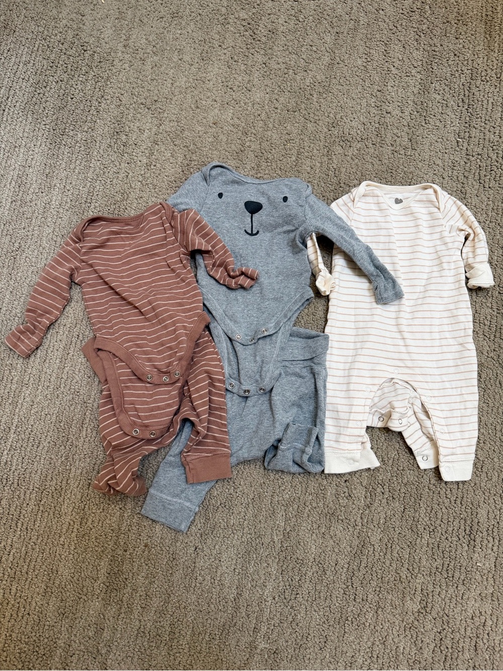 Bundle of 3 Old Navy infant outfits 0-3 months